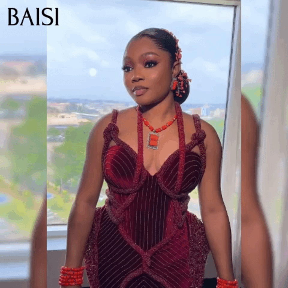 BAISI Coiffure de luxe Irene Perruques 13X4 HD lace Mariage Prête à porter chignon et personalisation comme sur la vidéo 100% identique avec lace frontale pour mariage ou événement spécial BS120