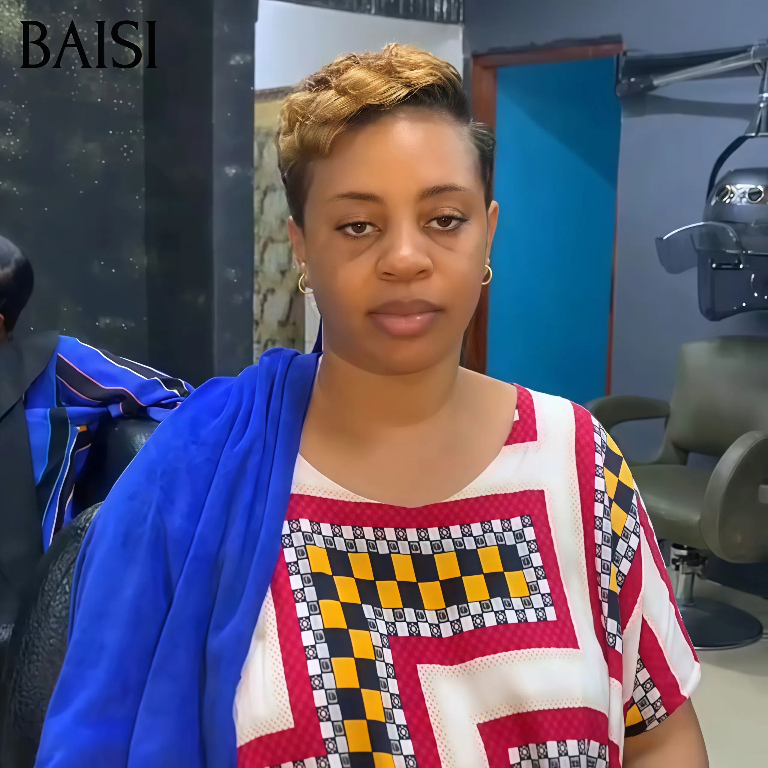 BAISI Achetez 2 perruques minimum au prix d'usine fournisseur en France TVA 0€ 48H arrivé Perruque sans lace pixie Miel finger wave ou Curly Courte Avec La Raie De Côté 10 Pouces 100% Cheveux Humains (Pas Besoin de Code)