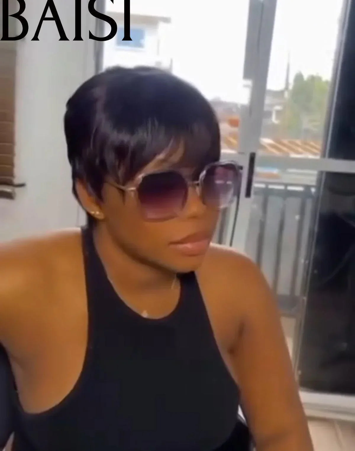 BAISI  Perruque  1 perruque 49€ TVA 0€ sans Colle sans lace NOIR petite coupe fabriqué à la machine en 100% Cheveux Humains